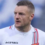 Sốc: HLV mới của Newport County gọi điện cầu cứu Jamie Vardy giữa lúc đội bóng thảm bại 1