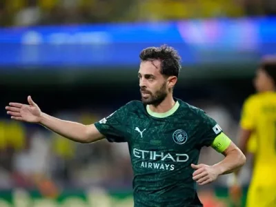 Pep Guardiola ‘tức điên’ vì Bernardo Silva giấu kín ý định rời Man City, hé lộ tương lai về Benfica?