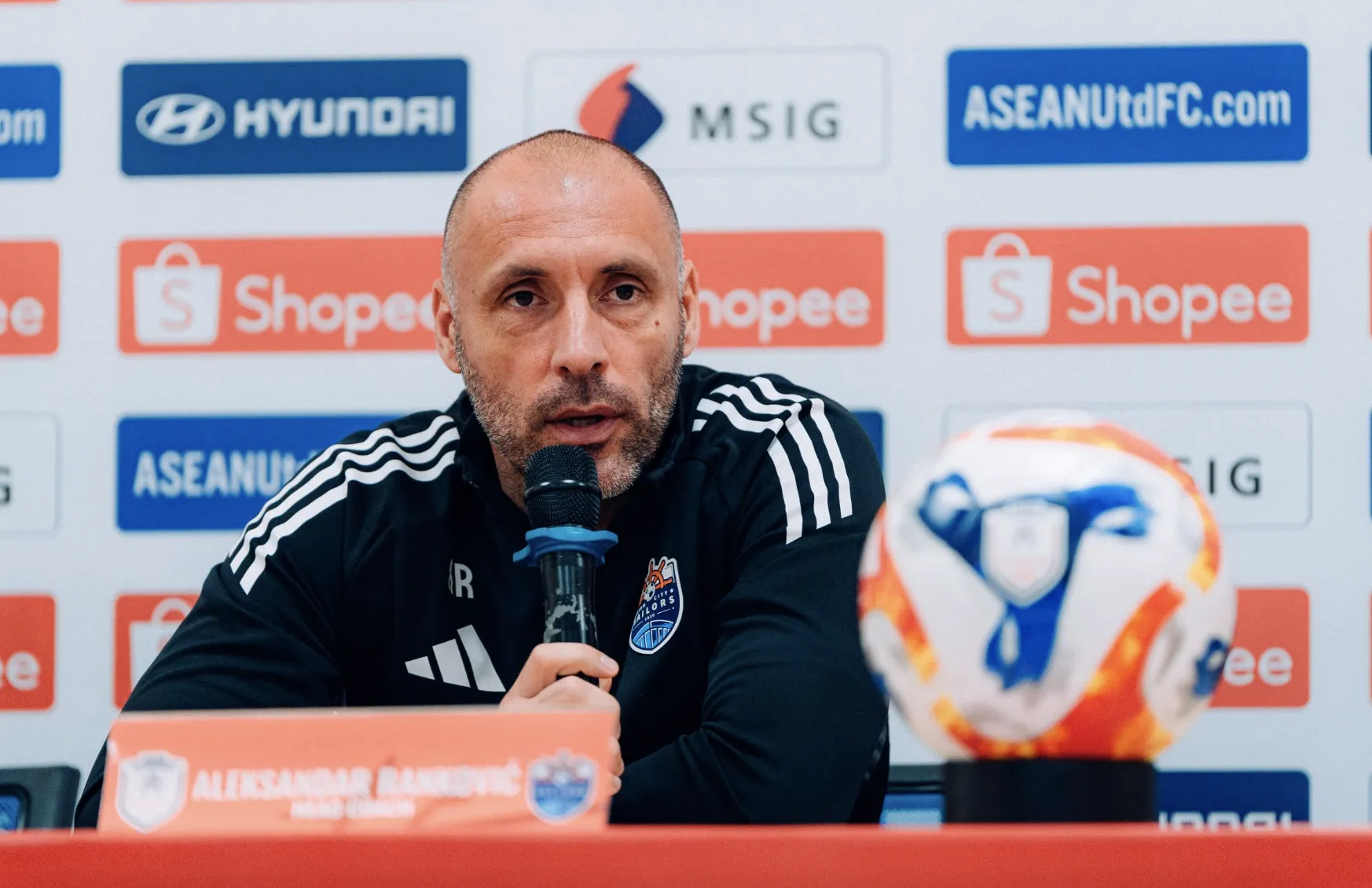 HLV Aleksandar Rankovic của Lion City Sailors lo lắng trước trận gặp Nam Định HLV Aleksandar Rankovic của Lion City Sailors lo lắng trước trận gặp Nam Định